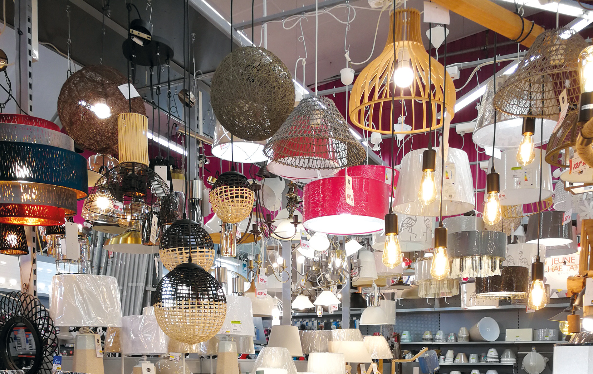 Implantation de rayons luminaires dans une chaîne de magasins|